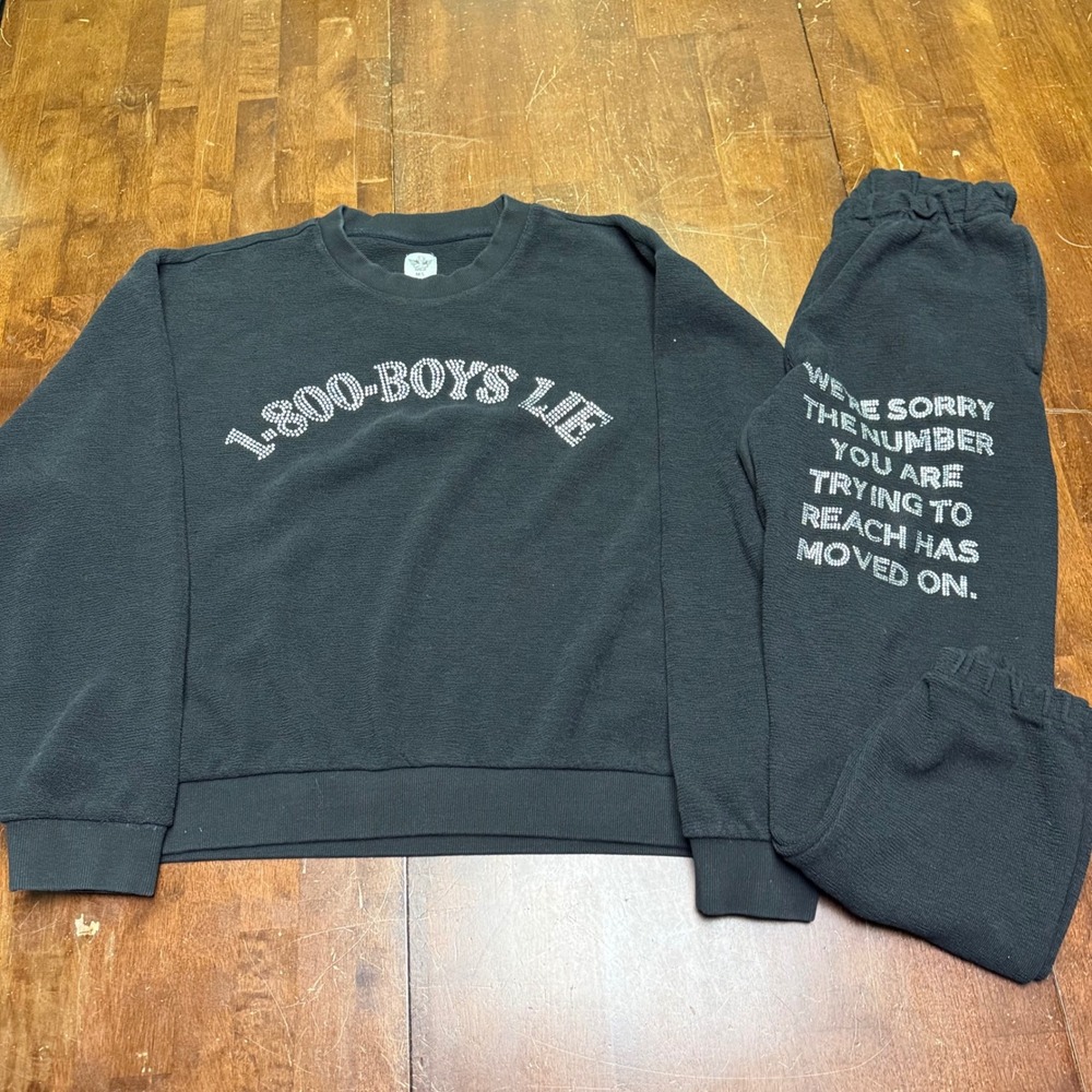 Boys Lie Sweatshirt Set Women M/XS Black Rhinestone 1-800-BOYS LIE Moved On
